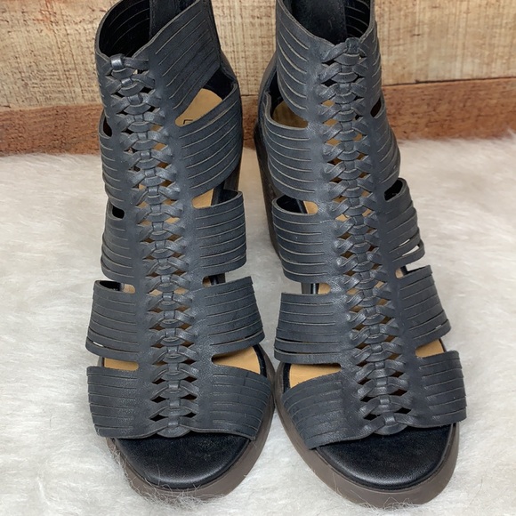 LUCKY BRAND Black Strapy Darvie Sandal Block Heel - Picture 4 of 11